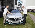 Nico Rosberg und Michael Schumacher beim Werkbesuch. Foto:Auto-Medienportal.Net/Daimler